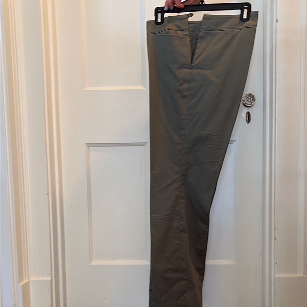 Akris Punto Women’s Tailored Suit in Olive - Picture 5 of 5